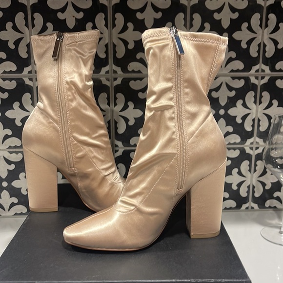 NEW Kendall + Kylie Block High Heel Ankle Boot - Picture 3 of 4
